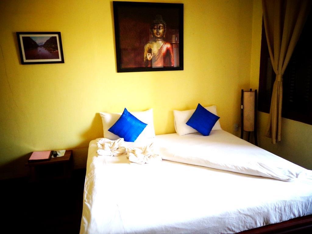 Inthira Thakhek Hotel Екстериор снимка