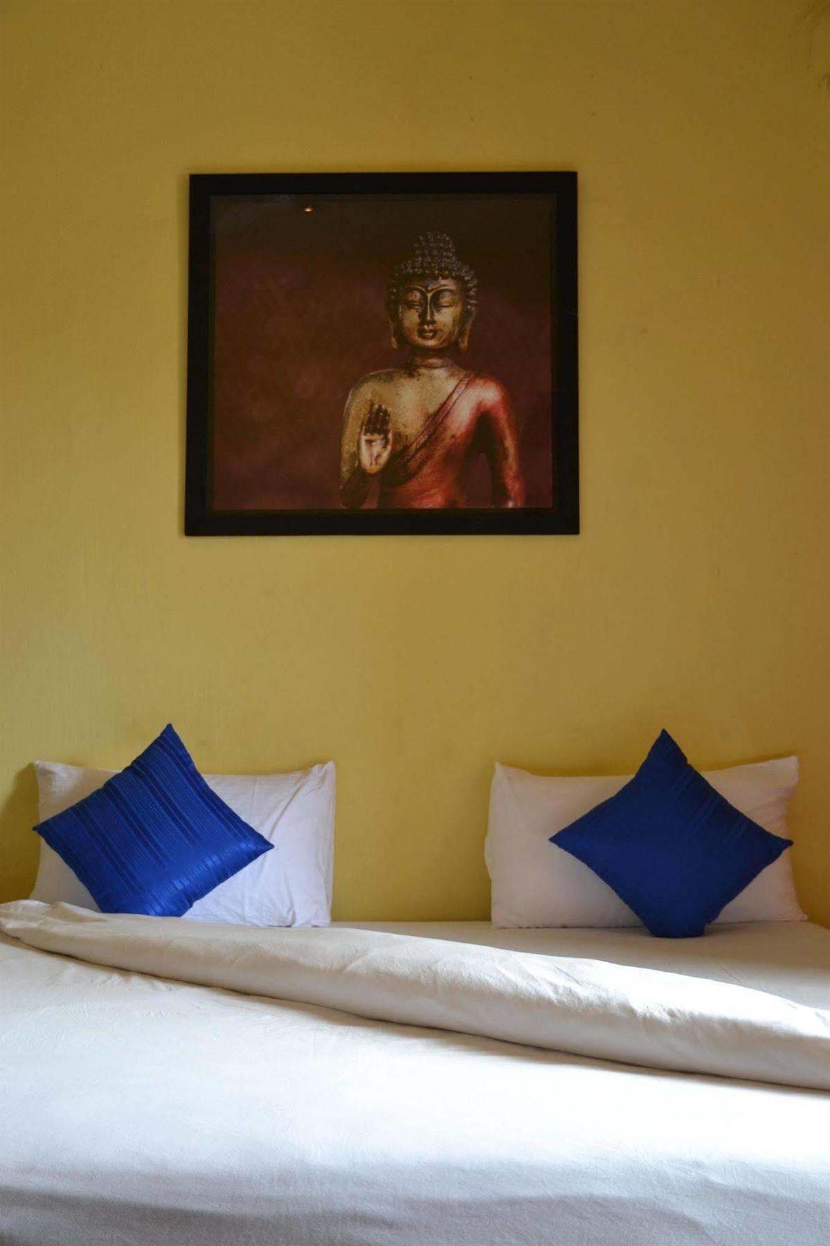 Inthira Thakhek Hotel Екстериор снимка